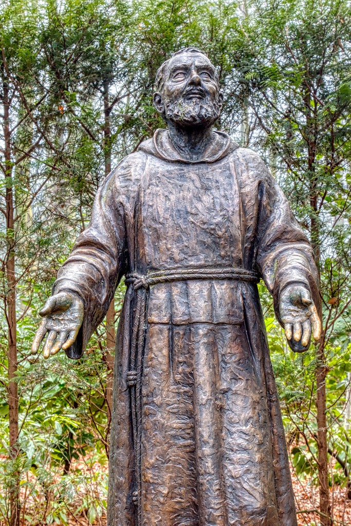 HDR kerkfotografie maria mary mariapark jesus bedevaart bedevaartplaats pilgrimage meersel meersel-dreef religie religion rooms katholiek lommel oostmalle